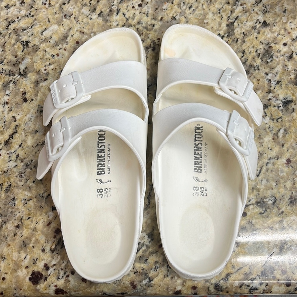 White Birkenstock Arizona Essentials — EVA in white 38 (7.5-8.5)